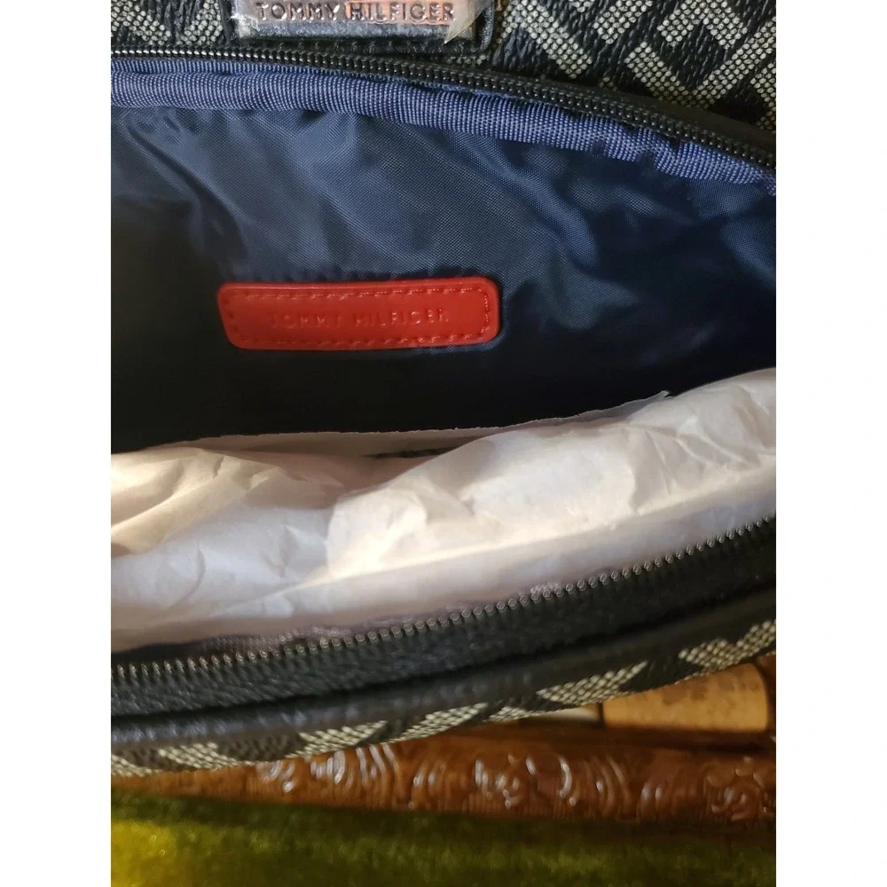 😎Tommy Hilfiger Signature Geometric Print Cosmetic Bag Toiletry Travel Case Set